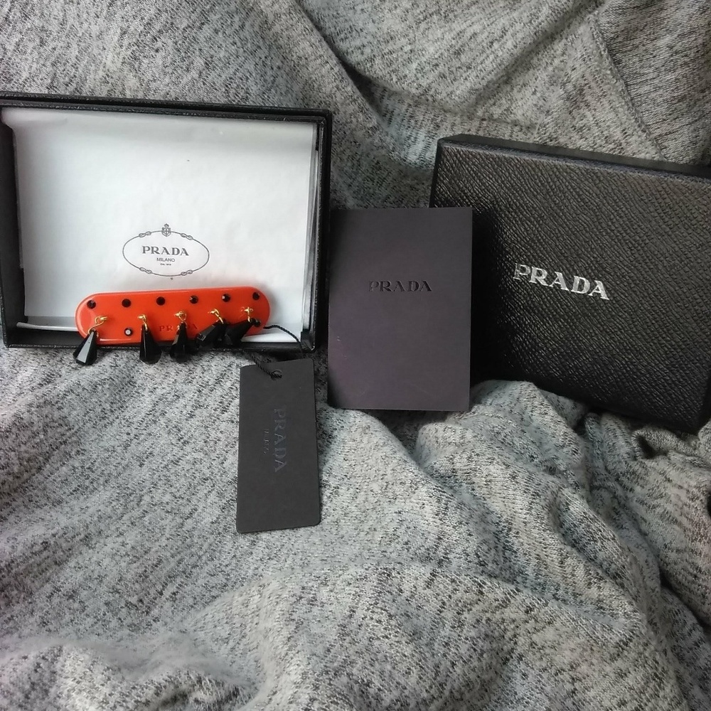 Prada hair clip - Picture 2 of 3